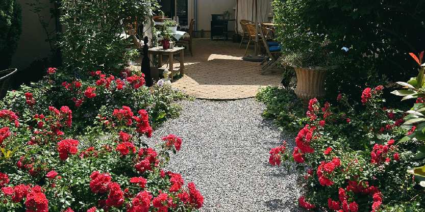 Een lichte of donkere grind in je tuin bepaalt de uitstraling.